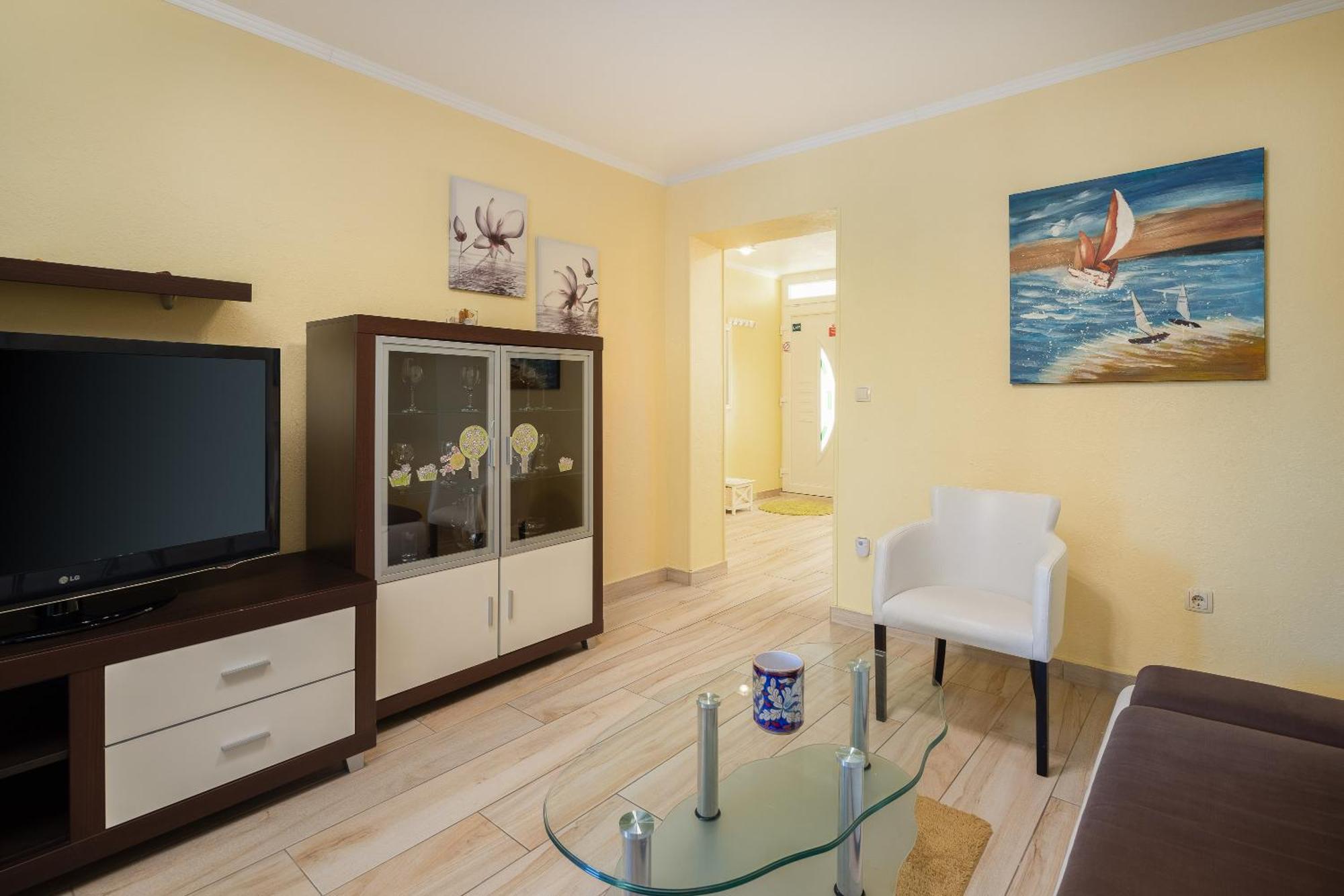 Perla Apartment - 2 Min To The Beach & Free Parking Makarska Zewnętrze zdjęcie