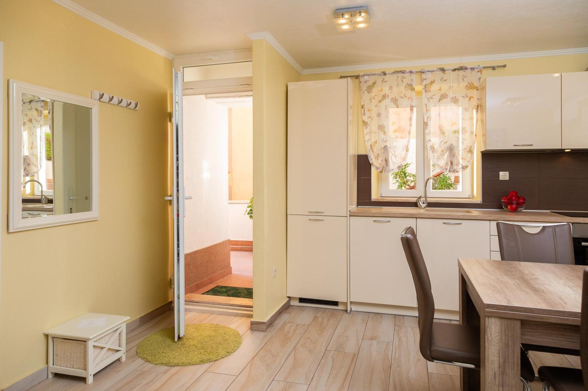Perla Apartment - 2 Min To The Beach & Free Parking Makarska Zewnętrze zdjęcie
