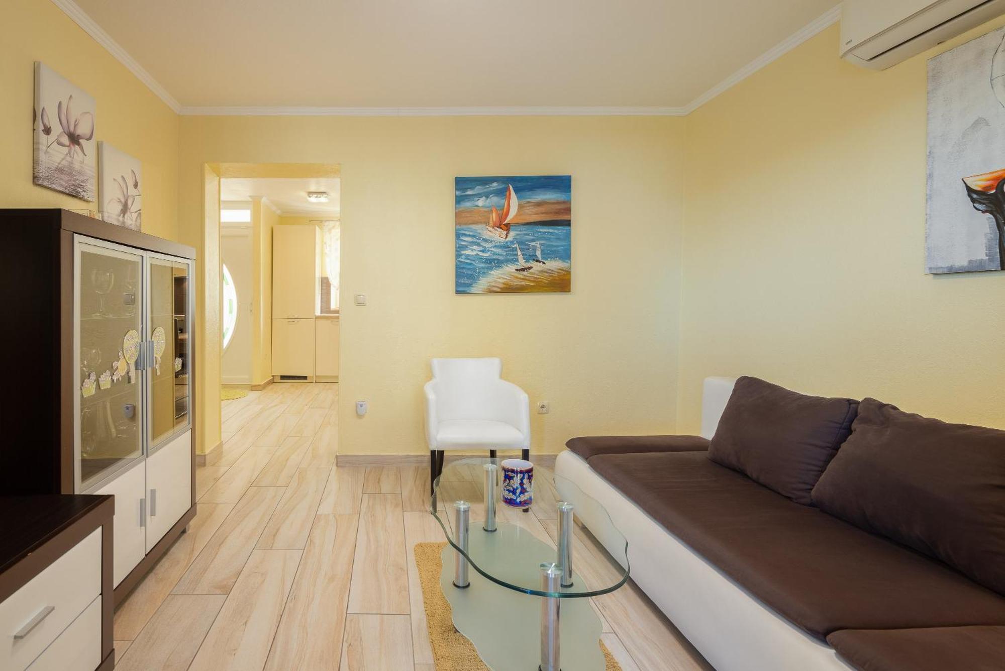 Perla Apartment - 2 Min To The Beach & Free Parking Makarska Zewnętrze zdjęcie