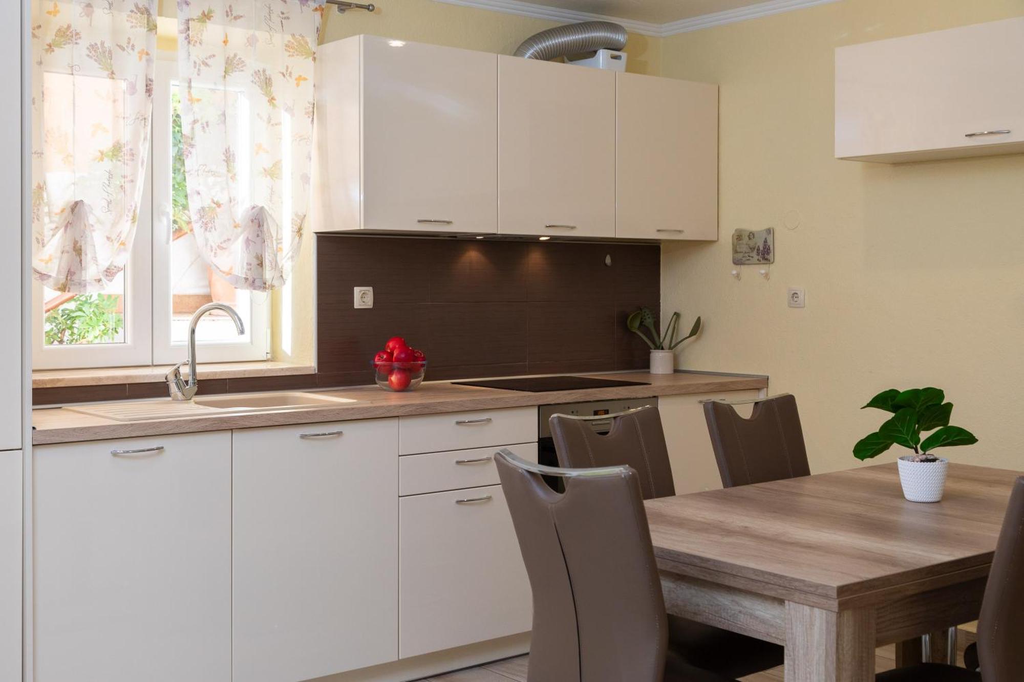 Perla Apartment - 2 Min To The Beach & Free Parking Makarska Zewnętrze zdjęcie